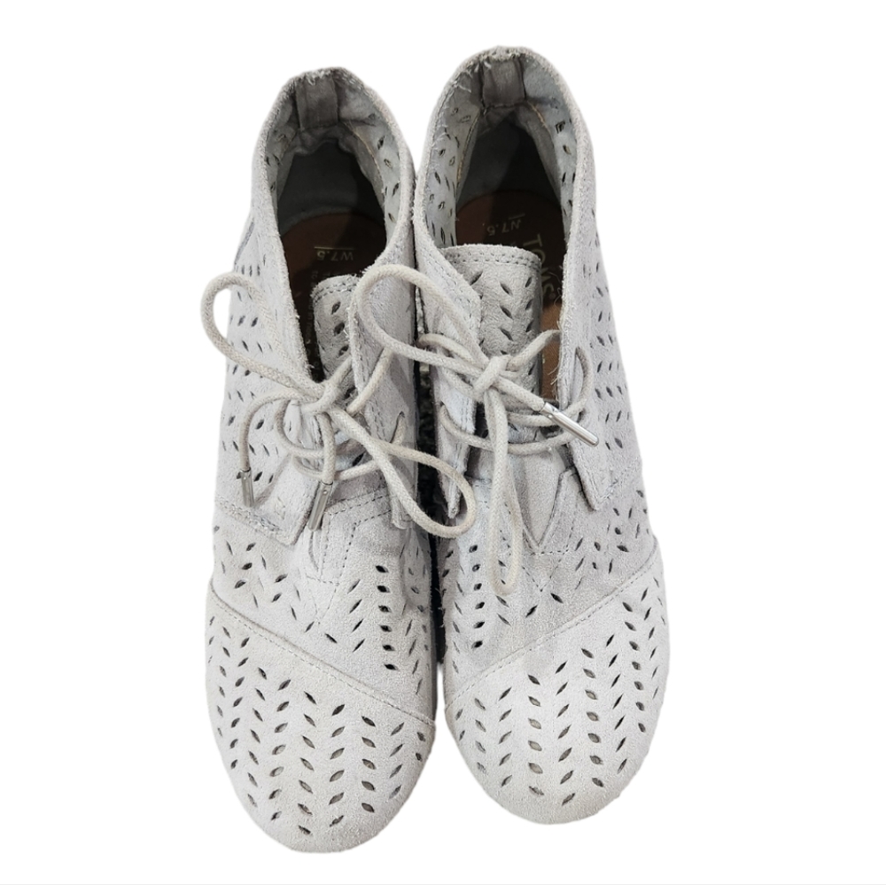 Toms Desert Wedge Ankle Boot Grey Suede Perforated Lace up Women's Size 7.5